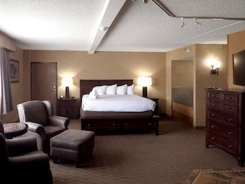 Suite, 1 King Bed with Sofa bed, Non Smoking, Jetted Tub