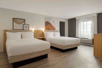 Room, 2 Queen Beds, Accessible (Mobility & Hearing, Roll-in Shower)