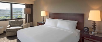 Room, 1 King Bed, Non Smoking, Corner (15% Larger Room)