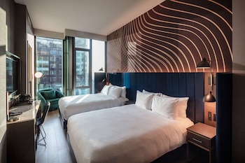 2 Queen Beds Deluxe Skyline View