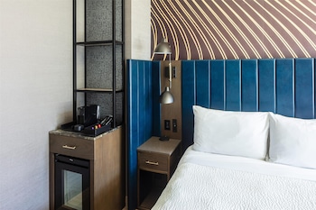 2 Queen Beds Deluxe Skyline View