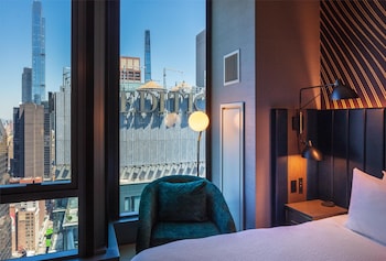 1 King Bed Deluxe Skyline View