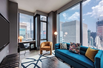 King Corner Suite Skyline View