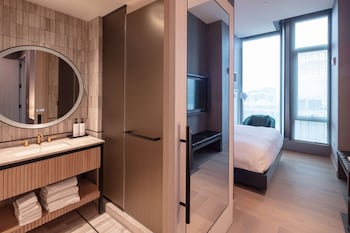 King Suite Skyline View Hearing Accessible
