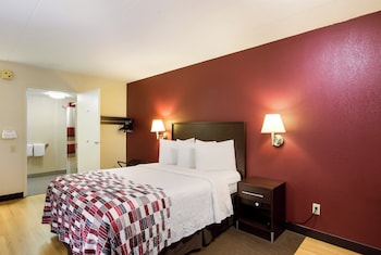 Standard Room, 1 King Bed, Accessible (Smoke Free)