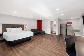 Suite, 1 King Bed with Sofa bed, Non Smoking