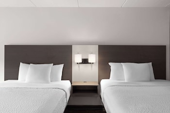 Room, 2 Queen Beds, Accessible, Non Smoking (Mobility/Hearing, Tub w/ Grab Bars)