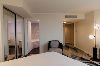Deluxe Suite, 1 King Bed (Spa)