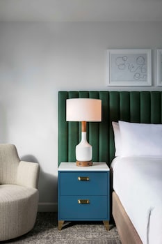 Junior Suite, 1 King Bed (Family)