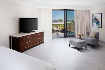 Room, 1 King Bed, Accessible, Ocean View (Hearing)
