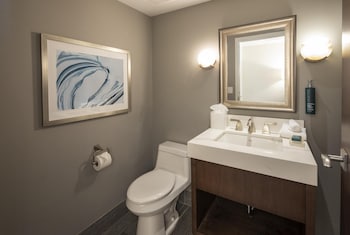 Suite, 1 King Bed with Sofa bed, Partial Ocean View (Roll-In Shower, Mobility)
