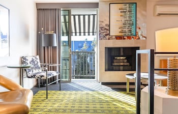 Signature King Suite, City View & Balcony