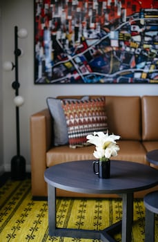 Premier Suite, 1 King Bed, Mobility Accessible