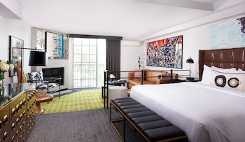Premier Suite, 1 King Bed, Mobility Accessible
