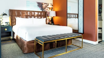 Deluxe King Suite