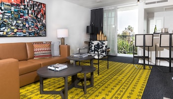 Premier Suite, 1 King Bed, Mobility Accessible