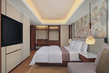 Deluxe Room, 1 King Bed, Garden View