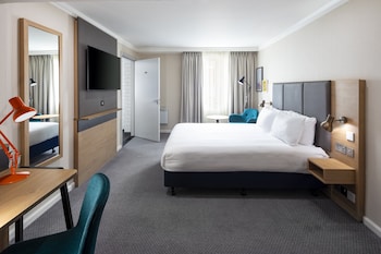 Standard Room, 1 Queen Bed, Accessible (Walk in Shower)
