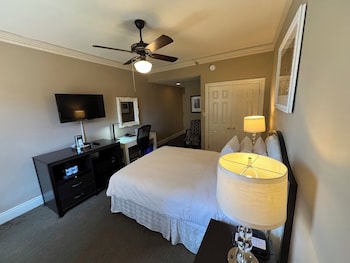 Deluxe Room, 1 Queen Bed