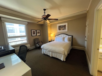 Royal Room, 1 Queen Bed (Court)