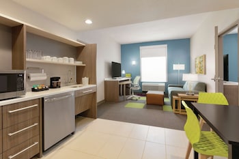 Suite, 1 Queen Bed, Accessible (Mobility & Hearing, Roll-in Shower)