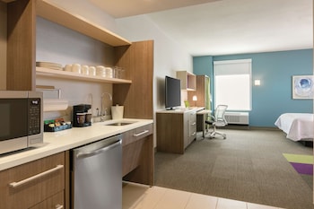 Premium Suite, 1 Queen Bed, Accessible, Bathtub