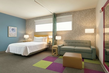 Premium Suite, 1 Queen Bed, Accessible, Bathtub