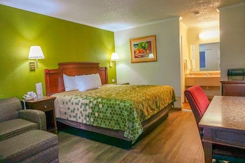 Standard Room, 1 King Bed, Non Smoking