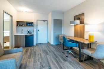 1 King Bed, 1 Bedroom Suite