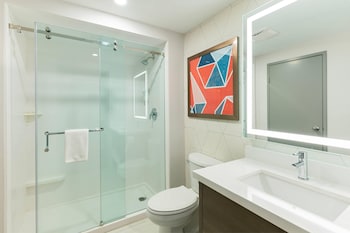1 King Bed, 1 Bedroom Suite