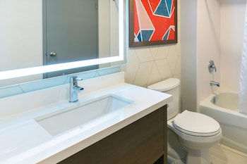 2 Queen Beds, 1 Bedroom Suite