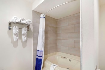 Standard Room, 2 Queen Beds, Accessible, Bathtub