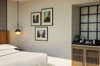 Signature Room, 1 King Bed, City View