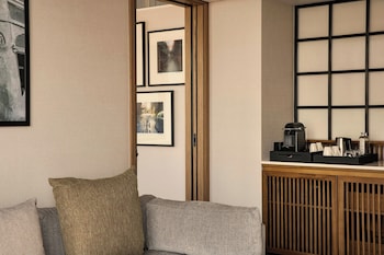 Junior Suite, 1 King Bed, City View