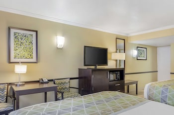 Standard Room, 2 Queen Beds, Non Smoking, Refrigerator & Microwave