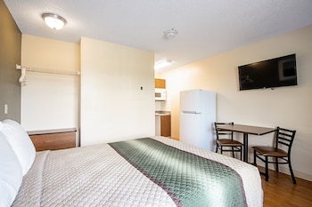Studio, 1 Queen Bed, Accessible, Non Smoking (Roll-In Shower)