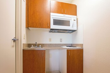 Studio, 1 Queen Bed, Accessible, Non Smoking (Roll-In Shower)