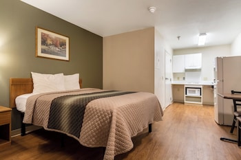 Suite, 1 Double Bed, Accessible, Non Smoking (Two Rooms, Roll-In
 Shower)