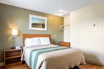 Studio, 1 Queen Bed, Accessible, Non Smoking (Roll-In Shower)