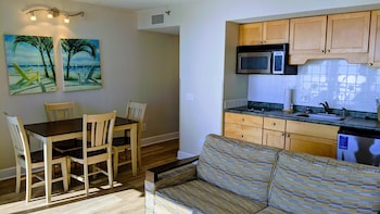 Traditional Suite, 1 King Bed with Sofa bed