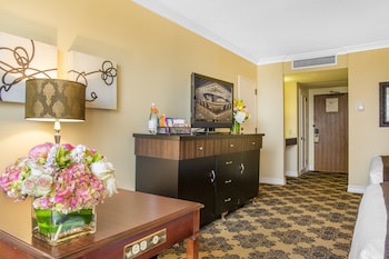 Premier Room, 2 Queen Beds, City View (Signature)