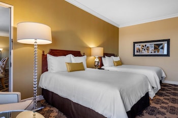 Deluxe Room, 2 Queen Beds, Accessible (Roll-In-Shower)