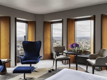 Luxury Room, 1 King Bed, Corner (City or Bay Views)
