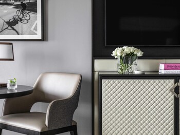 Superior Room, 2 Twin Beds, City View