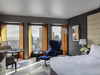 Superior Room, 1 King Bed, River View