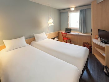 Room, 2 Twin Beds (New Bedding)