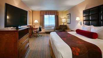 Standard Room, 1 King Bed, Non Smoking, Refrigerator & Microwave