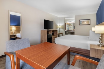 Standard Room, 1 King Bed, Non Smoking, Refrigerator & Microwave