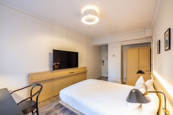 Standard Room, 1 Queen Bed