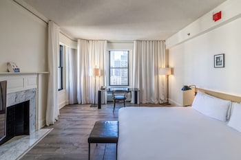 Deluxe Room, 1 King Bed